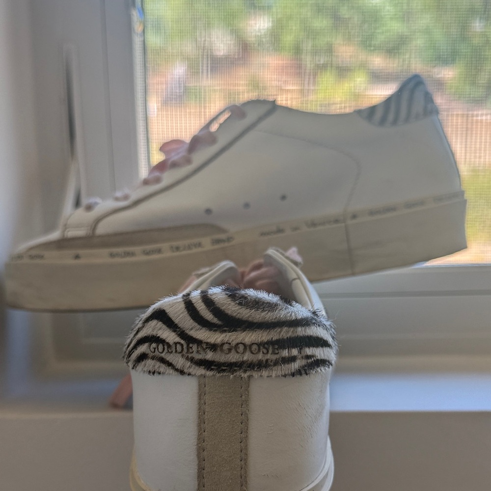 Golden Goose White Sneakers with Black Star - Picture 3 of 5